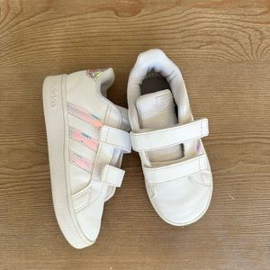 Girls toddler size 9 adidas white shoes. Great condition.